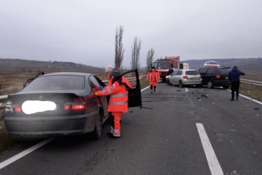 Doi tineri au murit într-un accident produs în apropiere de vama Leușeni